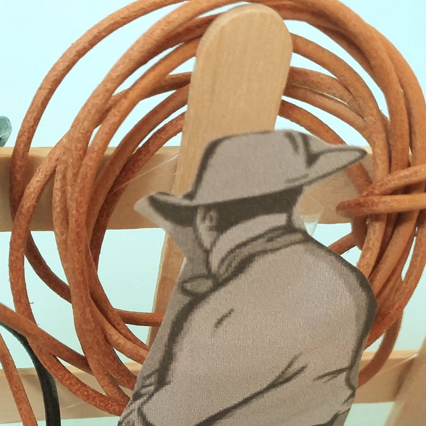 vetrina negozio cordini pelle cuoio lacci collane cordoncino 2 mm vendita corda a metro rotolo uso per bigiotteria maschile cowboy gioielleria ciondolo moda country