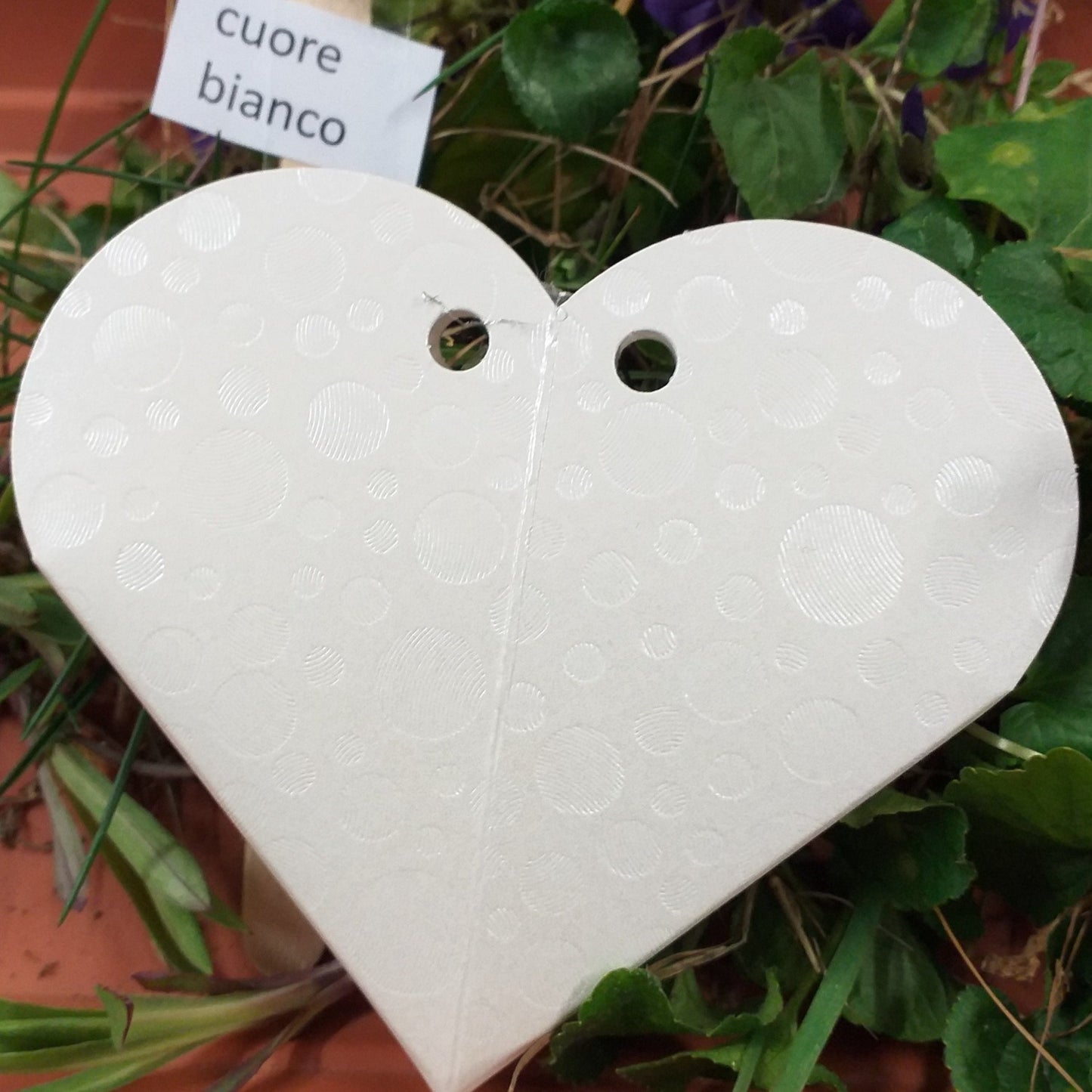 cuore bianco scatoline portaconfetti bomboniere fai da te cartoncino bollicine uso confezionamento confetti packaging piccoli regali ricordini souvenir segnaposto aprifesta confettata