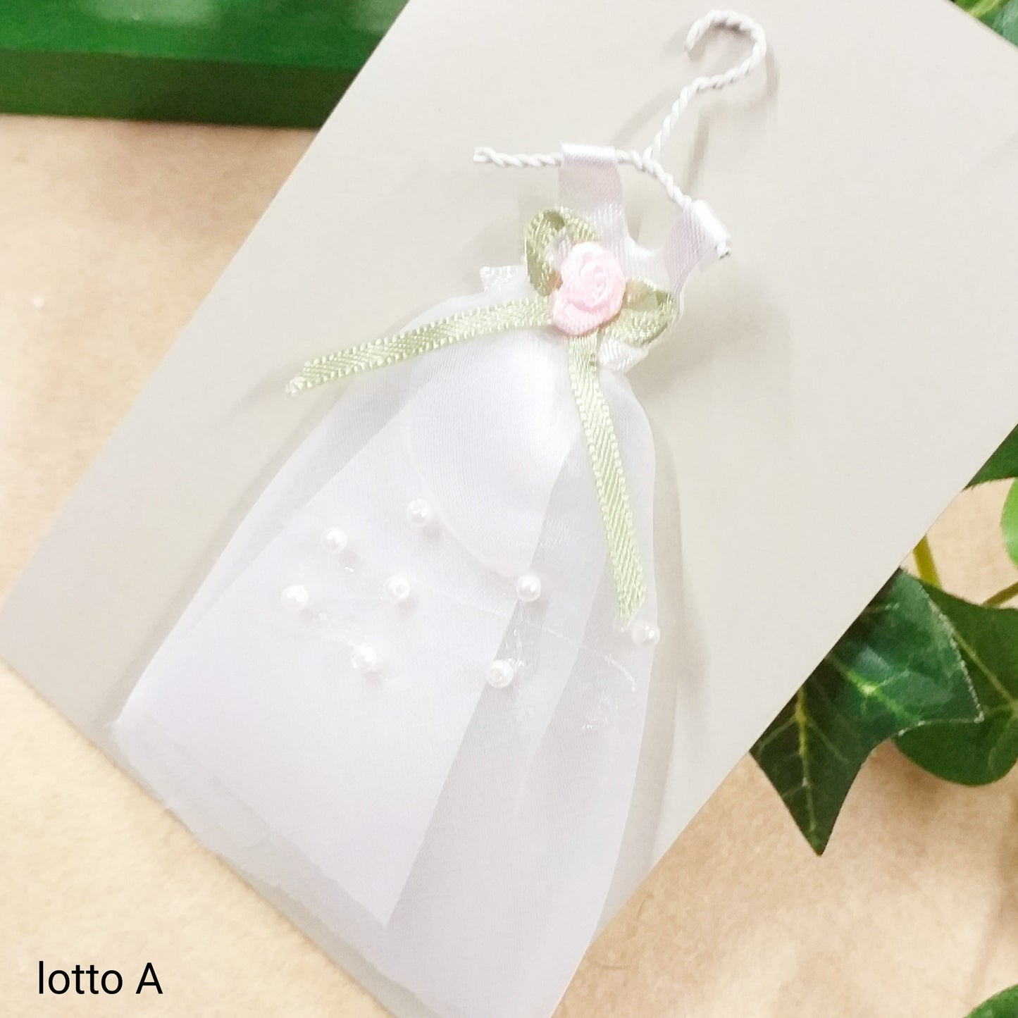 decorazioni per biglietti auguri regalo matrimonio fai da te abito da sposa con appendiabiti ferro lotto A
