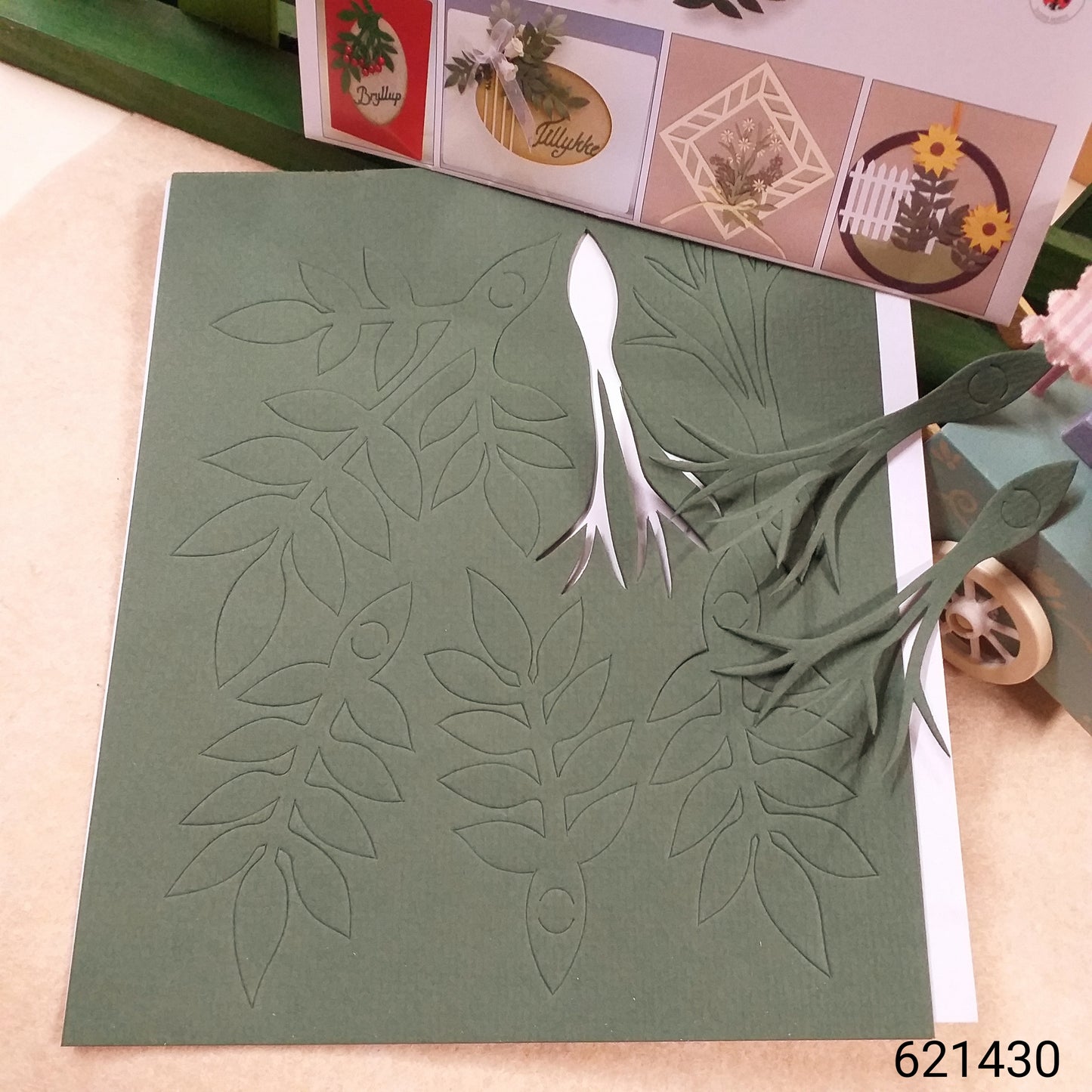rami foglie decorativi bomboniere botanica carta fustellati cartoncino scrapbooking papercraft uso decorazioni addobbi bonsai coroncina ghirlanda fuoriporta partecipazioni biglietti di invito