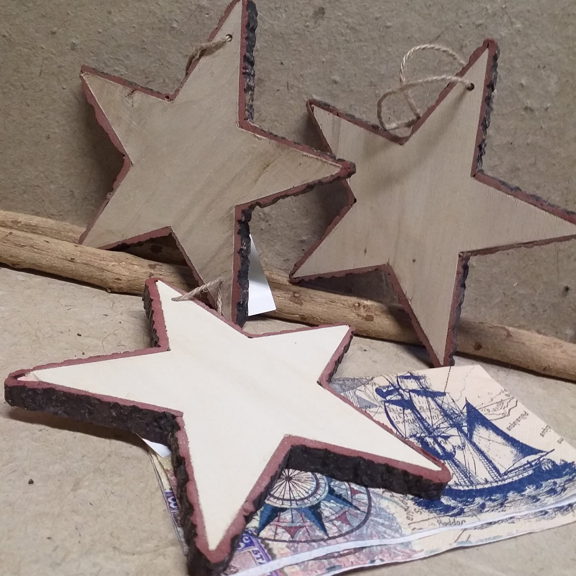 dischi tronchi fette di legno forma stelle con corteccia uso fai da te creazioni decorazioni pasquali e natalizie centrotavola targhetta fuoriporta composizioni fiori candele