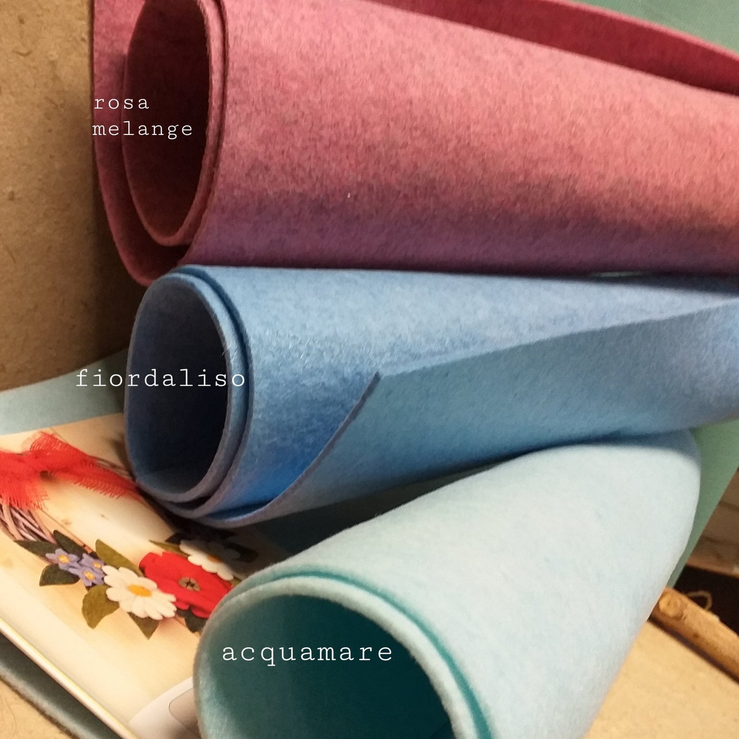 lavoretti creativi con feltro spesso alto 3 mm colorato foglio colori composizioni fiori Natale ghirlande fuoriporta Pasqua lavoretti creativi rosa melange fiordaliso verde acqua