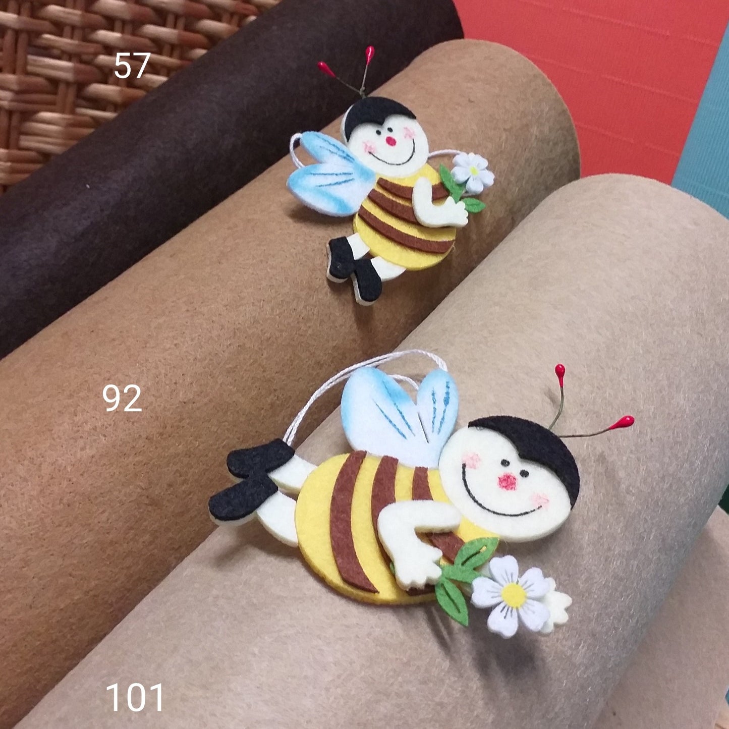 marrone beige cammello sabbia tessuti feltro 3 mm cucito creativo fai da te creazioni natale lavoretti pasquali bambini bamboline decorazioni addobbi ape segnalibro