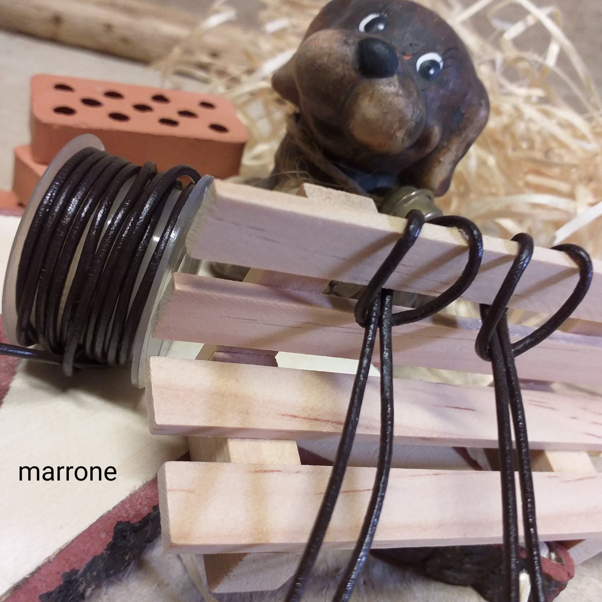 filo marrone cordini pelle cuoio lacci collane cordoncino 2 mm vendita corda a metro uso per bigiotteria maschile cowboy gioielleria ciondolo moda country packaging vetrinistica