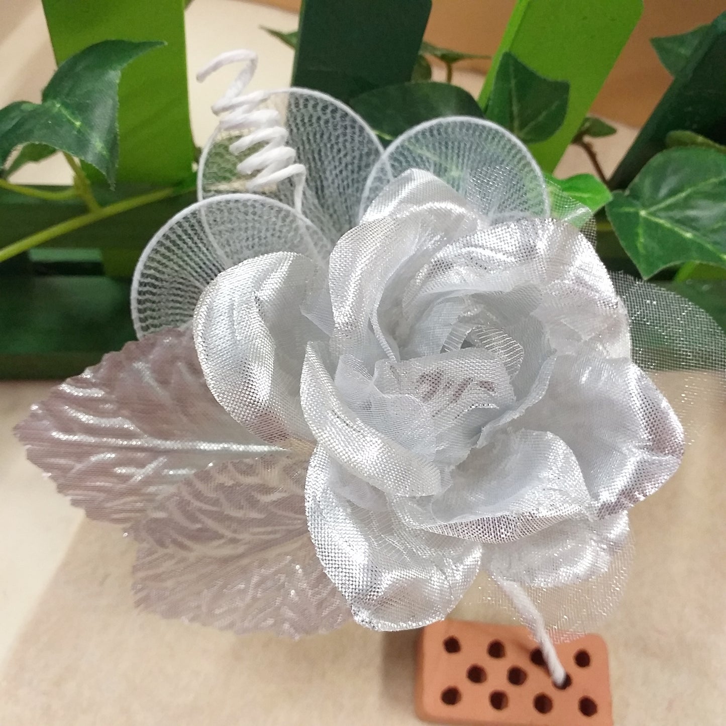 rosa argentata fiori di stoffa e tulle organza applicazioni per vestiti abiti cappelli borse mare accessori da cucire applicare moda bigiotteria abbigliamento da spiaggia estate