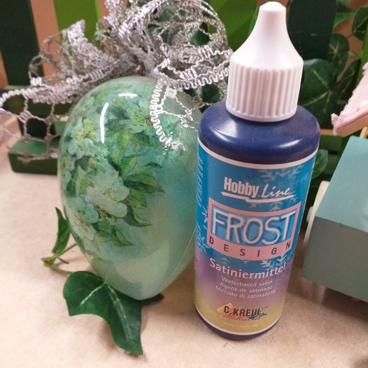 colore blu idea fai da te uova pasquale colori Hobby Line Kreul frost design medium di satinatura effetto ghiaccio frost decoupage satinato
