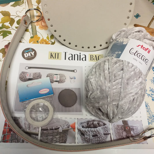 composizione kit Tania bag Stafil Diy spiegazioni materiale realizzare borsa fettuccia ciniglia e accessori ecopelle fondo tondo manico occhiello completa di rete canvas cordino cerato istruzioni tutorial passo passo