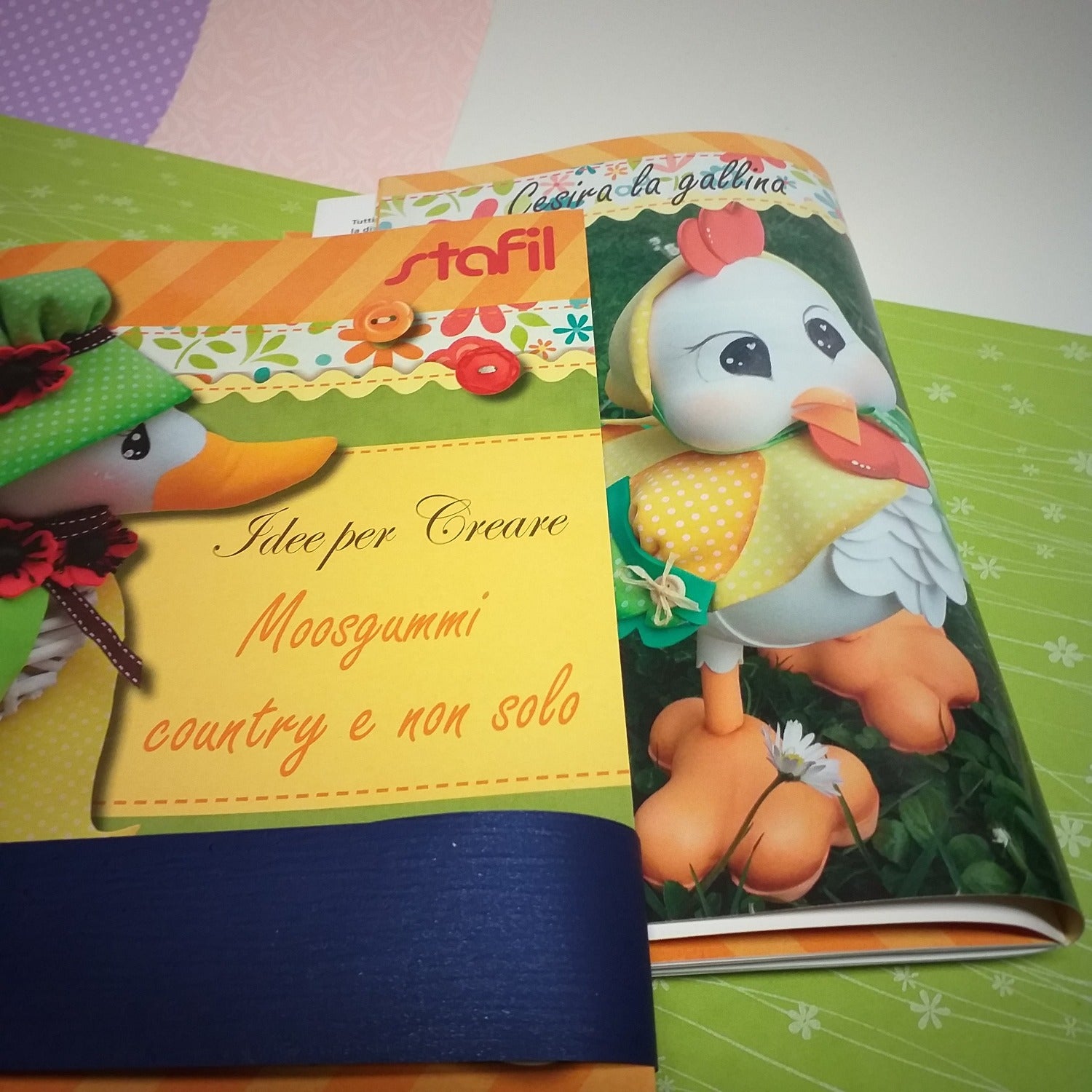Idee per Creare moosgummi country Stafil kit fommy gomma crepla carta eva cartamodelli schemi tutorial fotografici e materiali per fai da te creazioni idee pasquali bambolina gallina Cesira