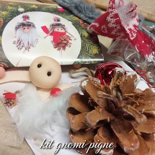 Christmas set do it yourself | Kit lavoretti creativi feltro Natale gnomi folletti con pigne e sonaglio campanellino rosso bambole tubolari mini maglina faccine visi dipinti disegnati capelli juta occorrente spiegazioni