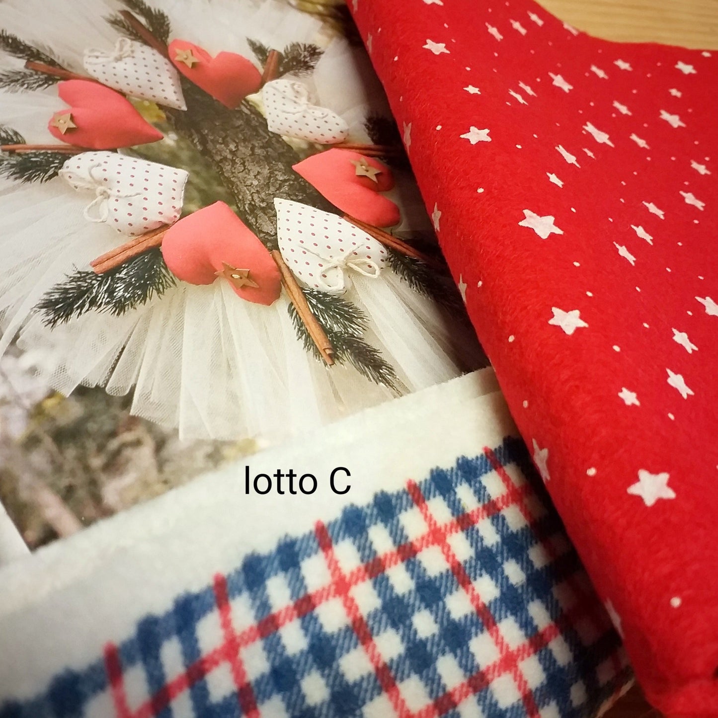 feltro lotto C kit pannolenci stampato natalizio stelle rosse bianco tartan scozzese cartamodelli spiegazioni libretto-manuale lavoretti di Natale fuoriporta cuoricini decorazioni addobbi da appendere