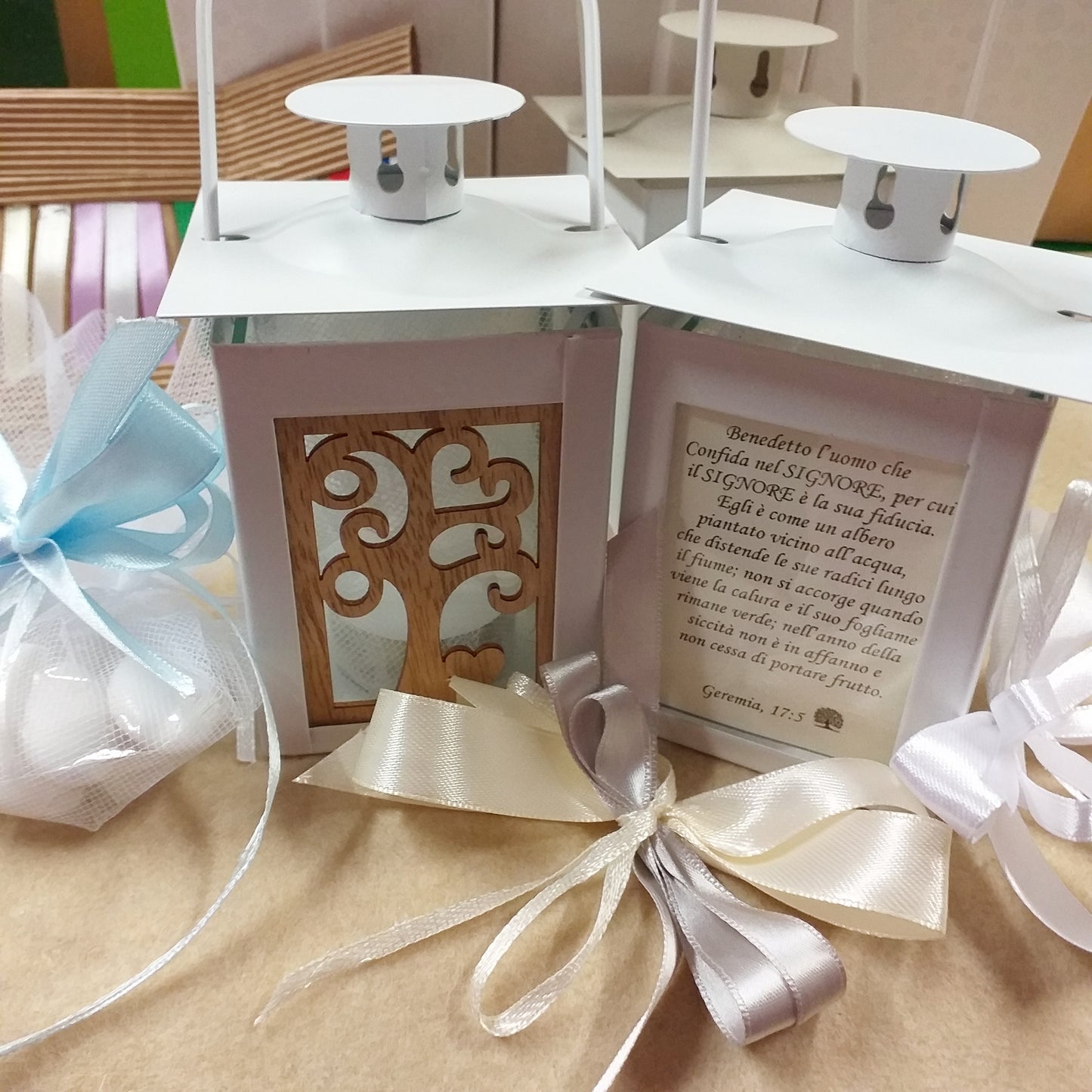 Confezionamento shabby grigio perla beige panna lanterna bomboniera metallo bianco beige albero della vita legno confezionata confetti anniversario matrimonio ricordino nozze comunione cresima
