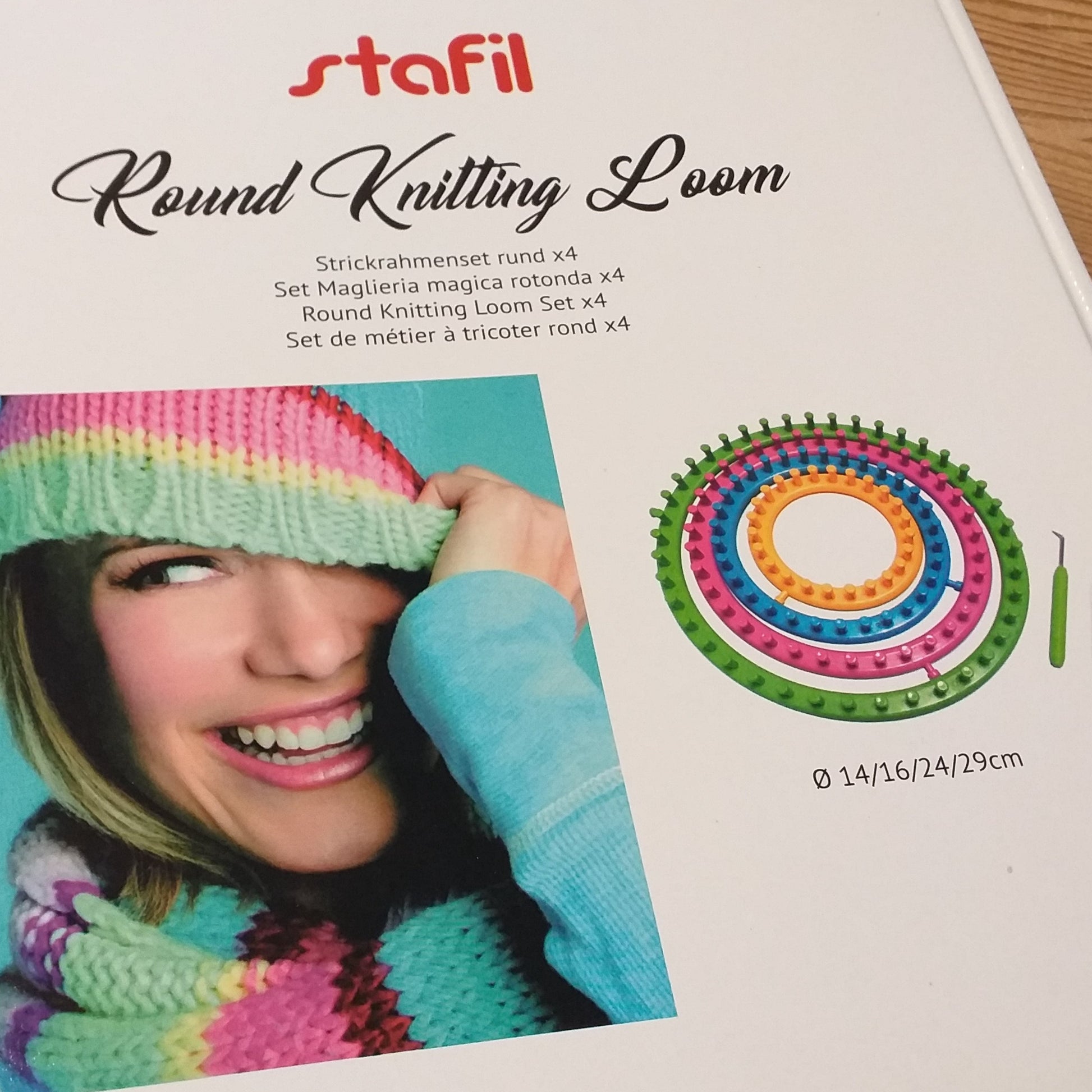 round knitting loom idea regalo creativo Natale kit telaio maglia macchina manuale circolare 4 anelli pioli fissi plastica set ago ferro curvo maglieria facile magica di lana tricotin tubolari uso sferruzzare cuffie berretti cappelli scaldacollo