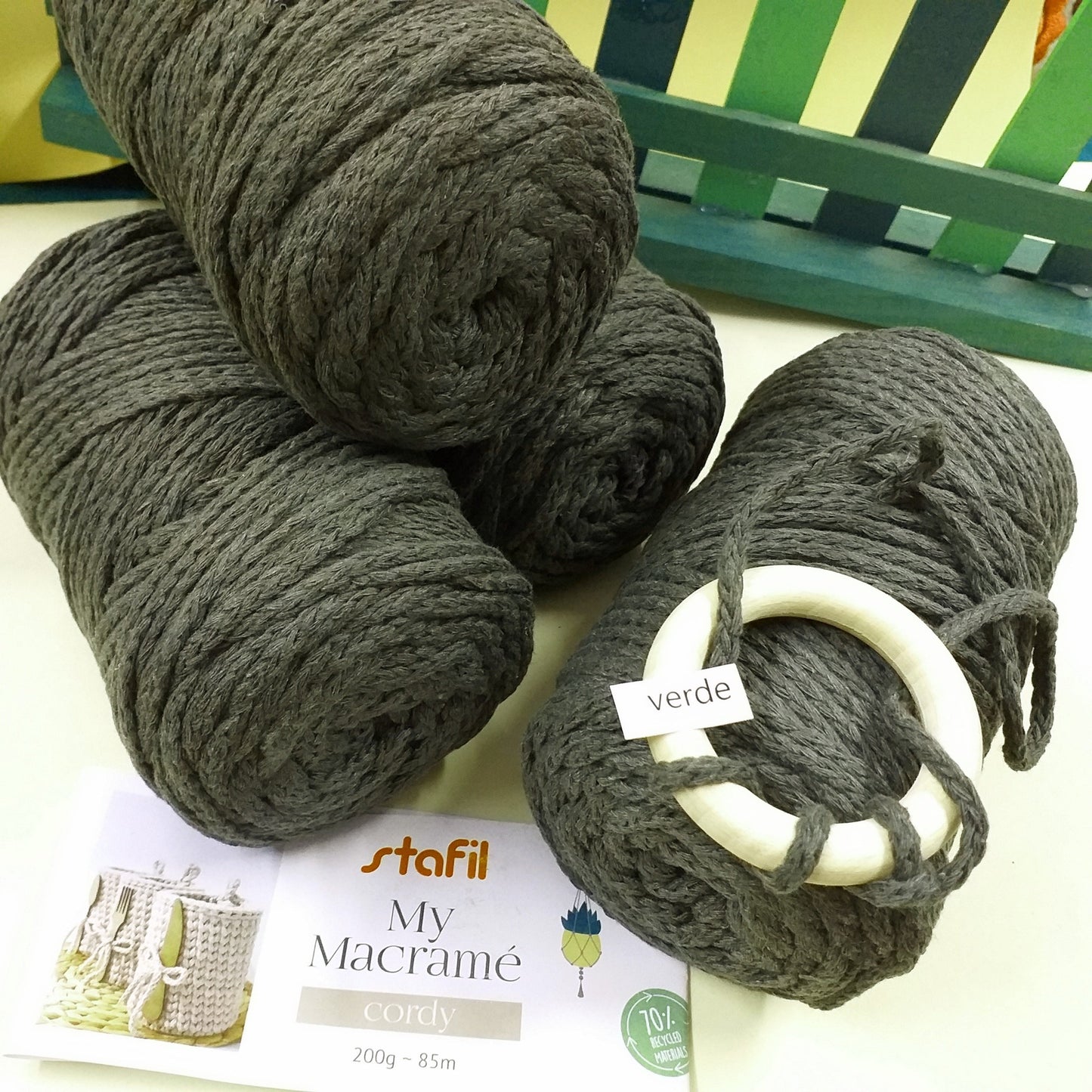verde muschio cordino macramè 4 mm filato stafil cordy cotone intrecciato cordoncino per tende nodi marinari spago uso lavorazione a mano uncinetto creazioni portapiante decorazioni muro arazzi cuscini tappeti coperte cestini borse estive mare spiaggia