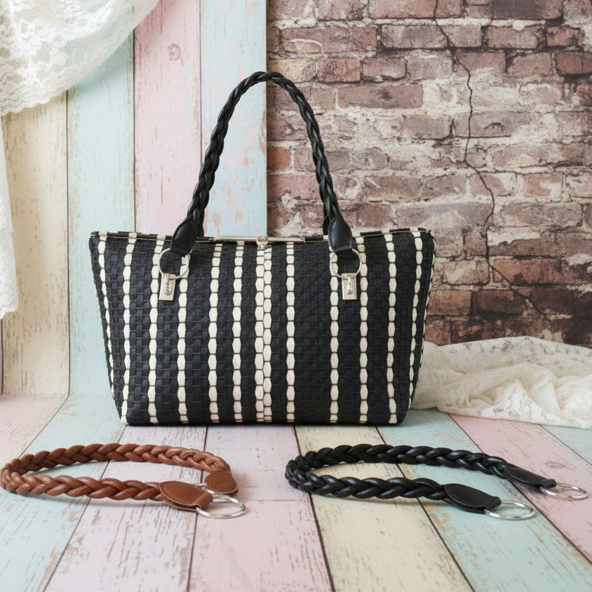 vetrina negozio manici per borse fettuccia uncinetto corda di ecopelle intrecciati con accessori finali chiusura anello nero tinta cuoio idea fai da te borsetta a spalla con piattina