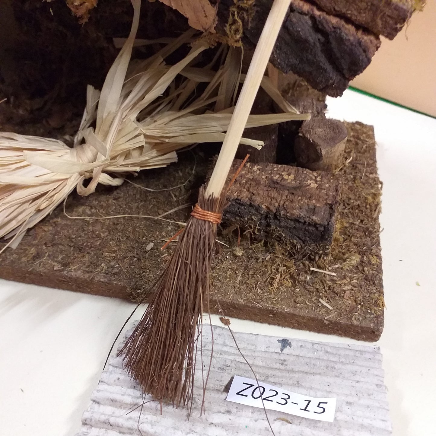ramazza scopetta attrezzi da lavoro Presepe utensili arnesi miniature uso mestieri agricoli accessori fai da te micro giardino arredo bonsai piante hobby creativi casa bambole befanella streghetta halloween
