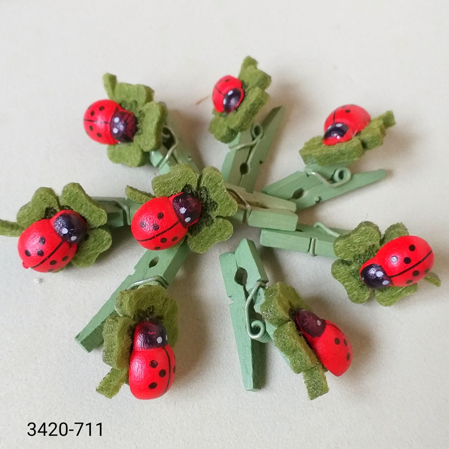 rosse coccinelle su quadrifoglio verde clip Mollette bomboniere fai da te decorative chiudipacco portabigliettini uso hobbistica packaging confezionamento regali pasquali natalizi