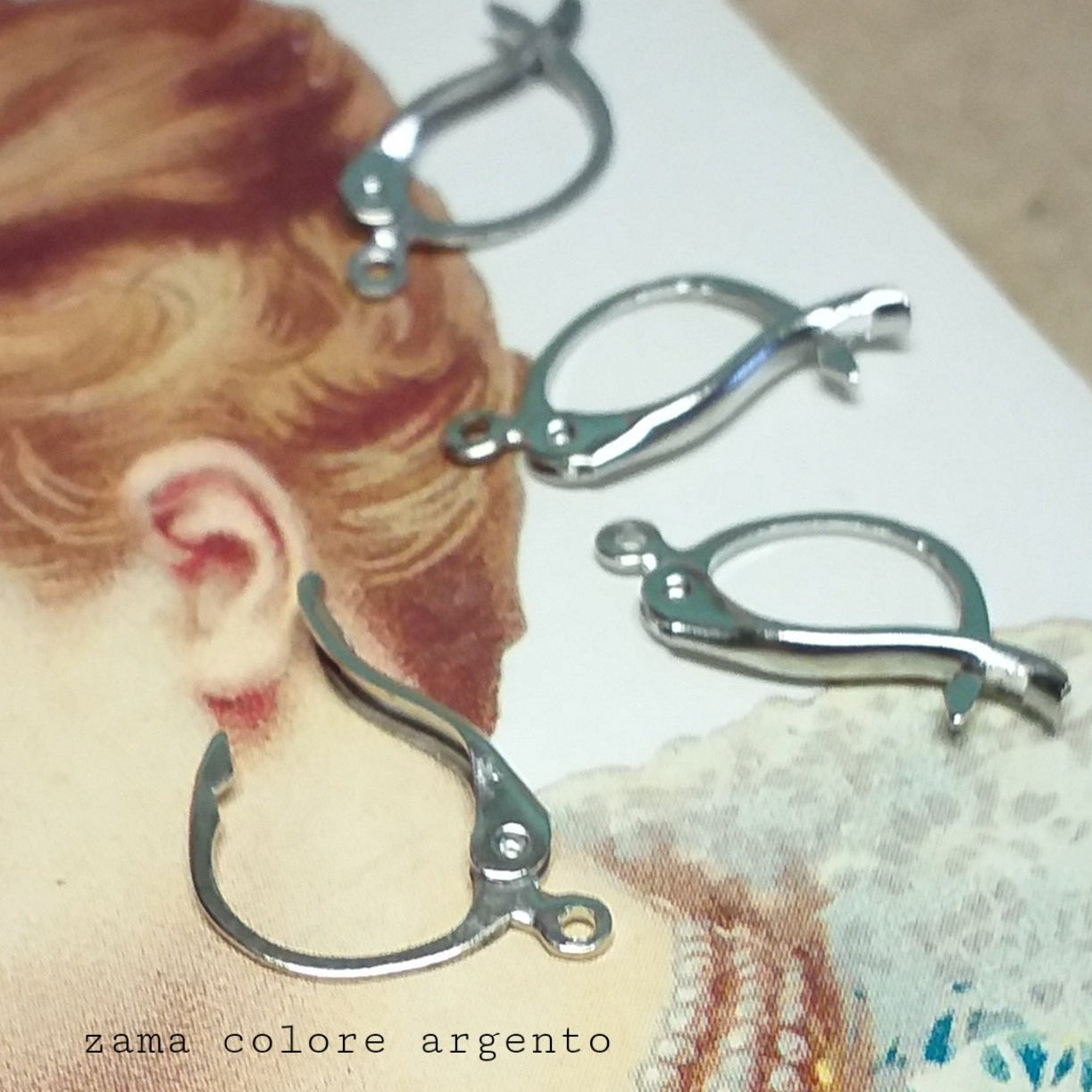 negozio monachelle con chiusura e anellino ciondoli gancetti argentati metallo zama colore argento uso orecchini fai da te perline bijoux ciondolini charms trinkets bigiotteria artigianale