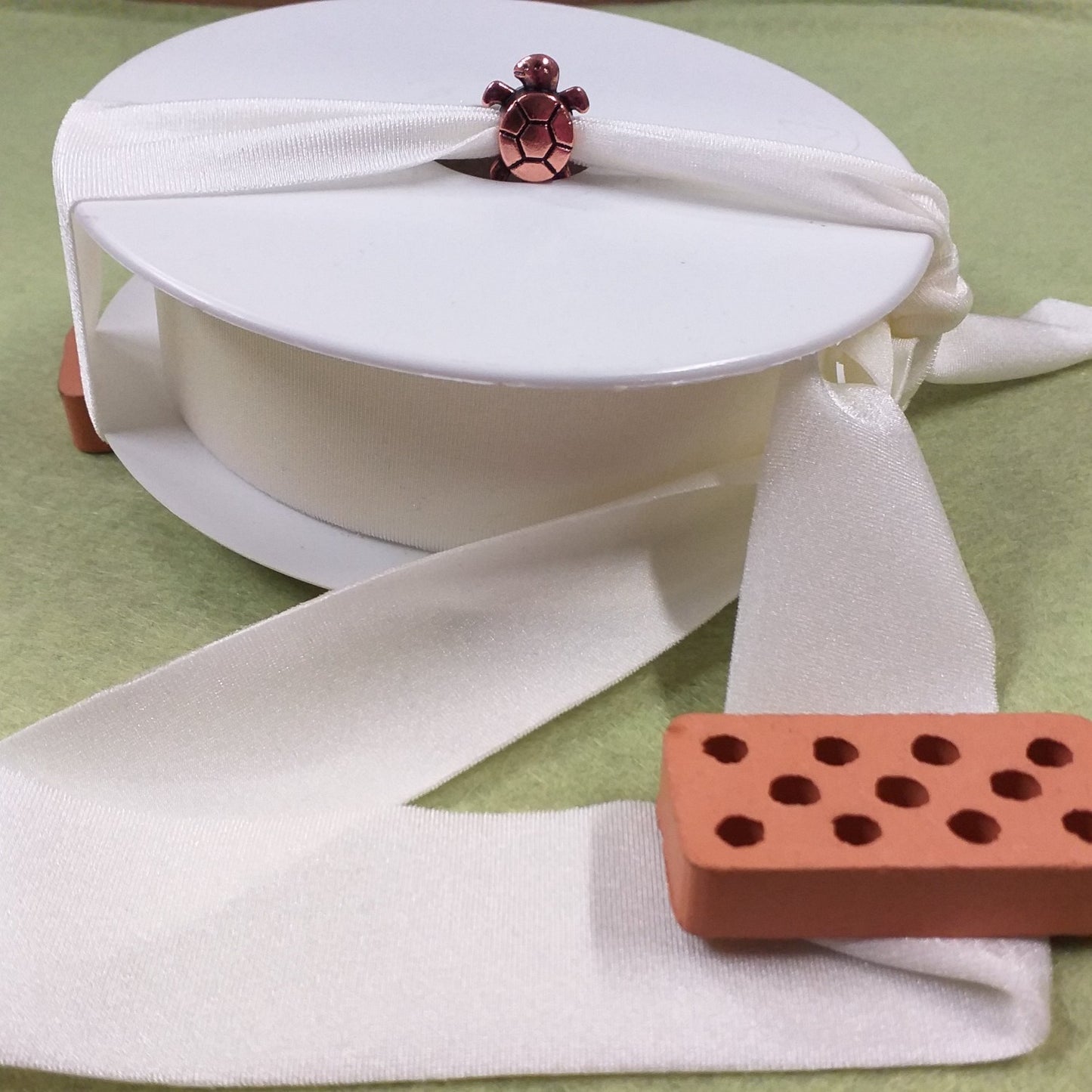 bianco latte fettuccia nastro elastico lycra tiramolla uso creare bigiotteria bracciali collane lavorazione perline charms gioielli perle ciondoli tipo-pandora
