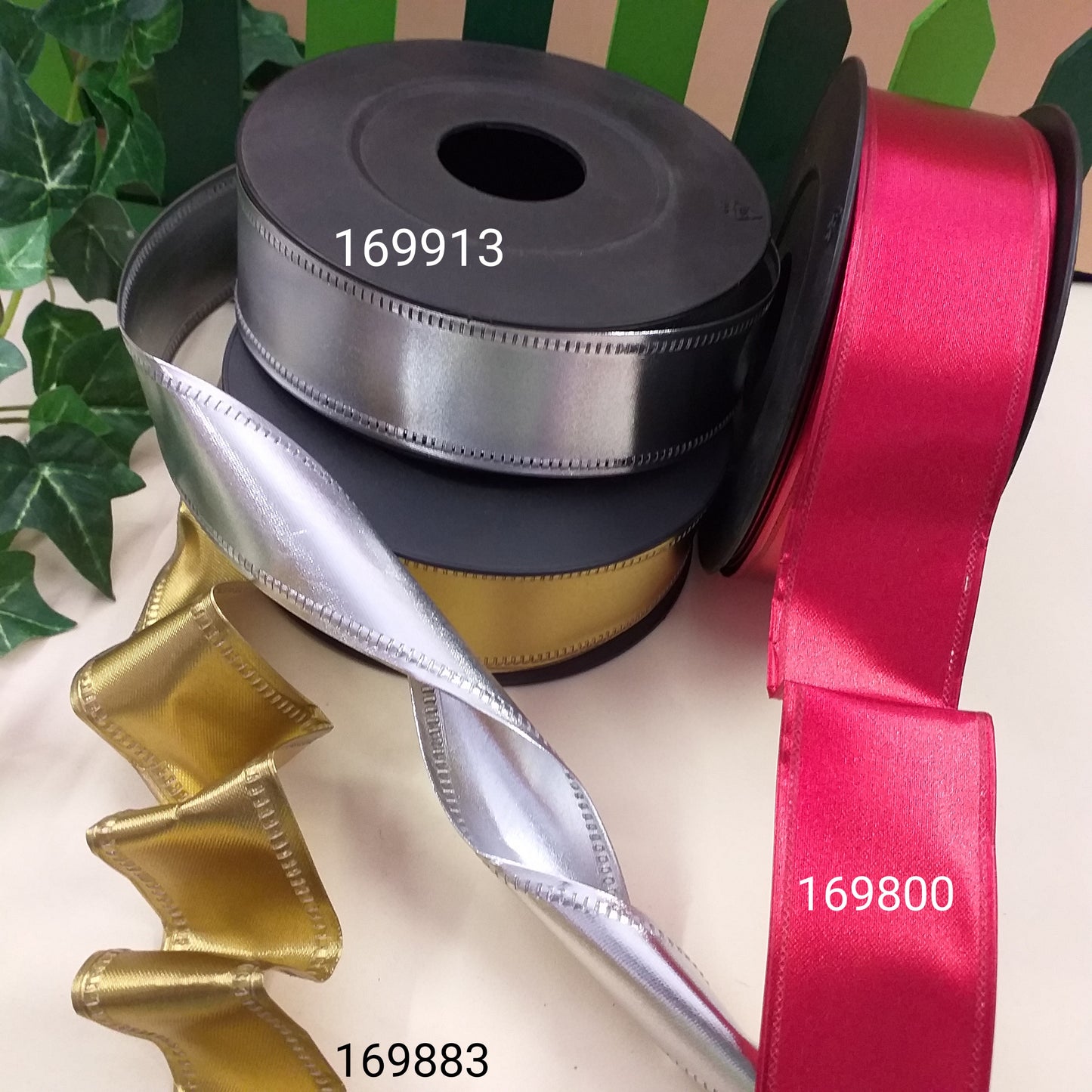 negozio nastro carta colorato metallizzato animato con filo di ferro ferretto sul bordo per addobbi matrimonio anniversario nozze confezione regalo Natale decorazioni wedding uso da esterno