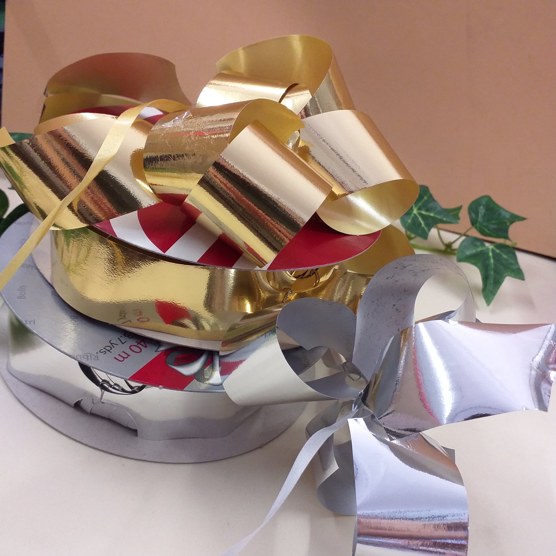 coccarde dorate argentate matrimonio fai da te fiocchi auto sposi invitati addobbi allestimento confettata ad uso packaging vetrinistica comunione battesimo compleanno anniversario nozze oro argento