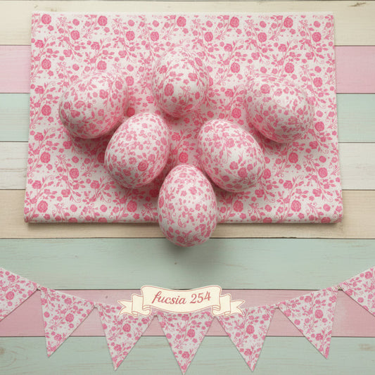 fucsia 254 tessuto cucito creativo feltro pannolenci stampato fantasia disegnato fiorellini primavera fondo panna rosa pastello uso lavoretti creativi bambini pasquali ghirlande fuoriporta centrotavola fiori composizioni casetta uccellini cuore