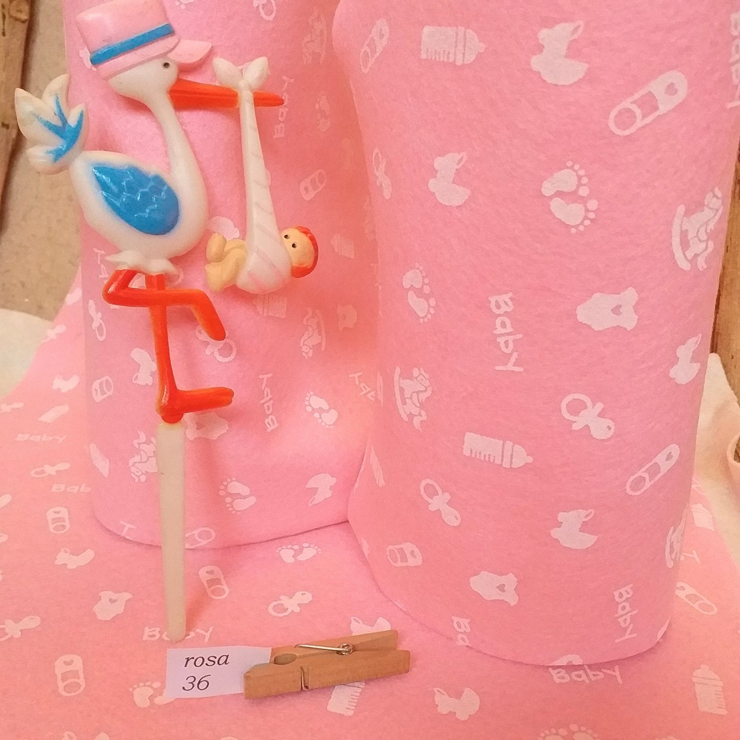 feltro pannolenci stampato fantasia rosa bimba tessuto cucito creativo disegnato scarpine carrozzina cavalluccio ciuccio uso lavoretti creativi bambini pasquali ghirlande fuoriporta centrotavola decorazioni fiori fiocchi nascita