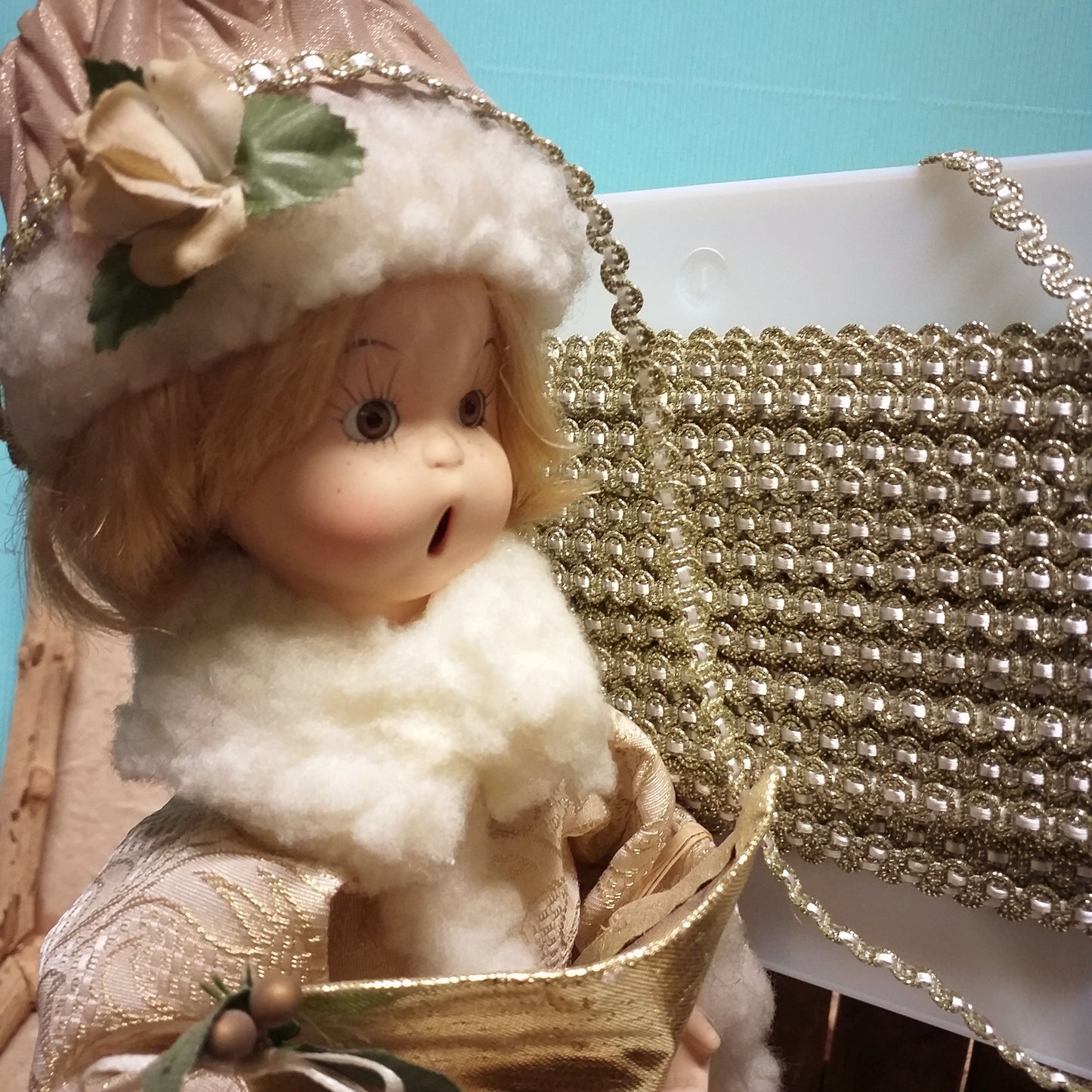 Passamaneria rifiniture nastri raso bordo bianco bordura dorata di broccato ad uso cucito creativo bambole Natale angioletti decorazioni albero packaging vetrinistica hobbistica natalizia