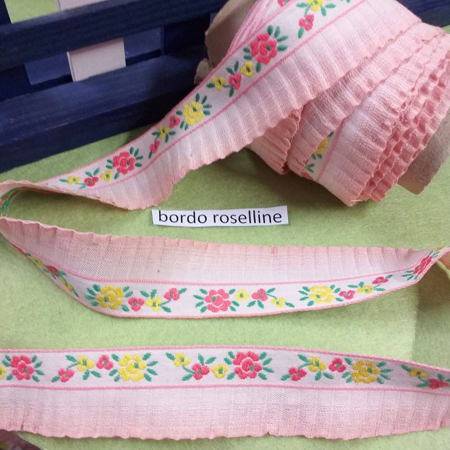 passamaneria pasquale per tappezzeria ricamo cucito creativo bordura di nastro decorativo bordo copripunto con roselline rosa gialle colori misti