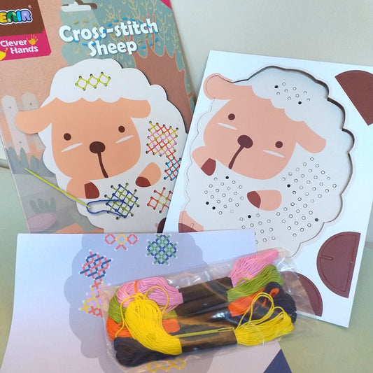 ricamo pecora bianca creare lavoretti per bambini punto croce animali giochi creativi con kit biglietto quadretto disegno colorato stampato matassine per ricamare filo di cotone lanato multicolore