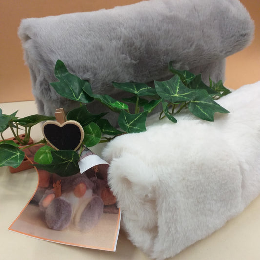 grigio bianco rotoli a metro tessuto peluche soffice morbido soft pelo corto peliccia ecologica sintetica stoffa uso cucito creativo pupazzi bambole di pezza Natale gnomo del bosco folletti