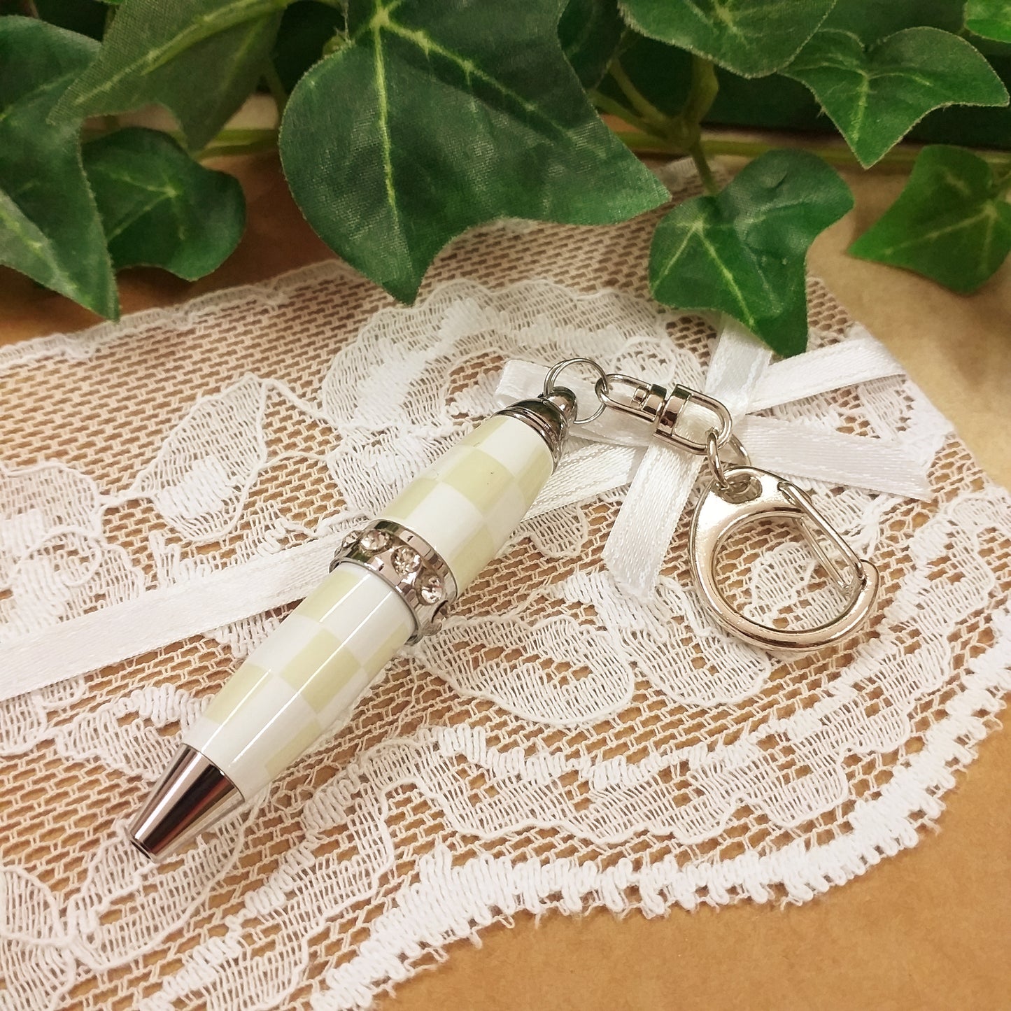 smalto riquadri beige avorio fantasia mini penna biro portachiavi bomboniera Comunione Cresima matrimonio 18 anni laurea