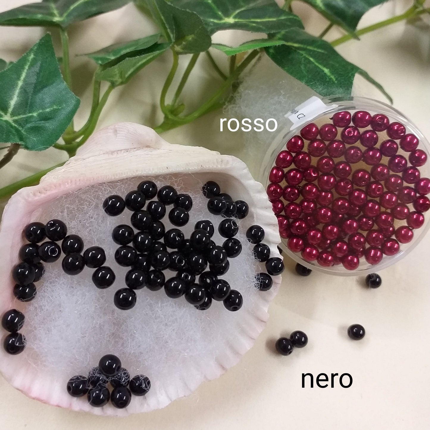 rosso nero negozio online vetrina perle per bigiotteria cerate piccole vetro colori perlati con foro uso fai da te collane gioielli bijoux ricamo abbigliamento moda decorazioni natale