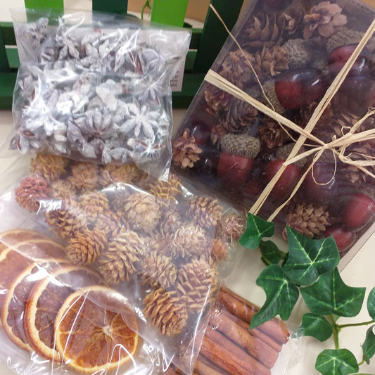 Spezie decorative biedermeier cannella anice stellato pignette salignum fette d'arancia per decorazioni natalizie ghirlande fiori bomboniere chiudipacco regalo vetrinistica packaging albero Natale