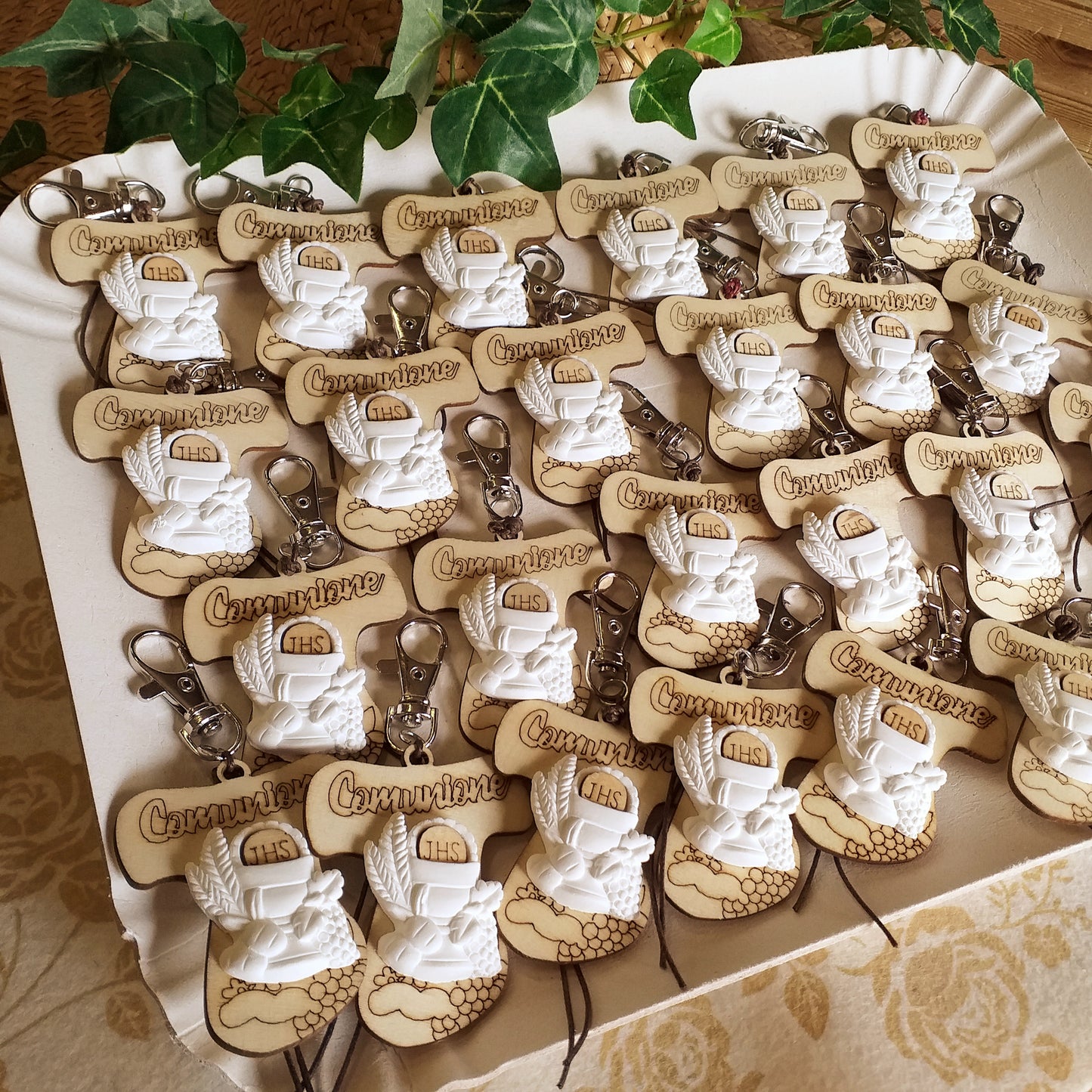 fai da te Croce Tau grande legno pirografia simboli Comunione Calice spighe pane uva applicazione gesso versione portachiavi cordino moschettone gancio
