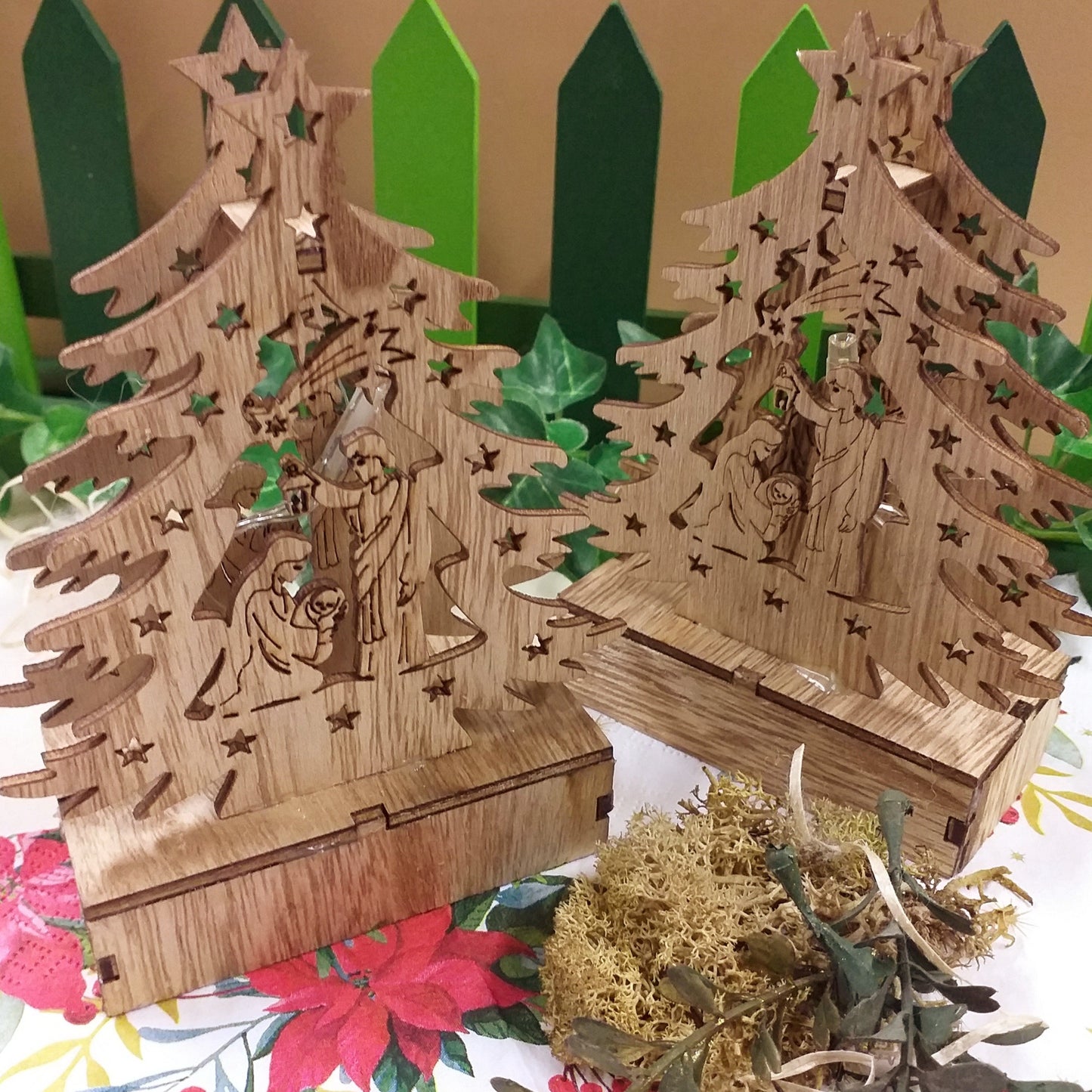 Presepe legno Natività Giuseppe Maria Gesù bambino gruppo albero Natale miniature decorazioni addobbi natalizi idee regalo composizione artigianale