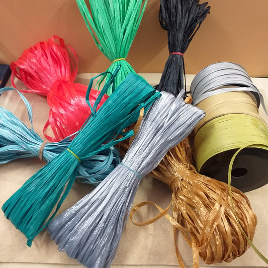 rotoli e matassine di rafia di carta sintetica colorata per bomboniere packaging natale regali confezioni uova pasquali partecipazioni vetrinistica