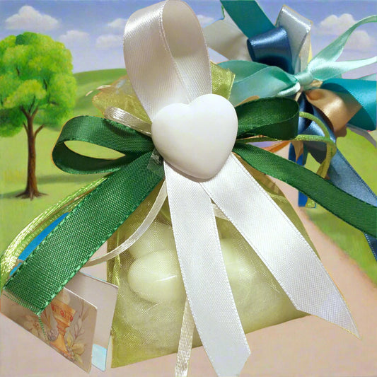 sacchetto verde gessetto cuore bomboniere Prima Comunione Santa Cresima Battesimo nascita matrimonio laurea nastri originali bigliettino stampato confezionati 5 confetti mandorla o cioccolato