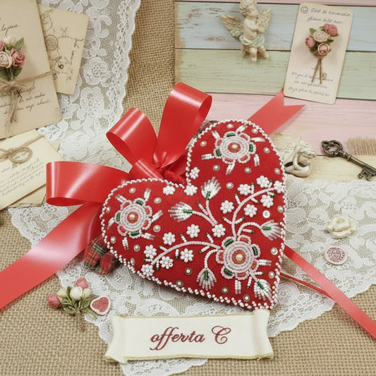 cuore velluto ricamato perline lustrini paillettes shop online offerte stock vetrina San Valentino idee regalo economiche originali particolari artigianali per lei e lui festa innamorati 14 febbraio love confezione packaging fiocco