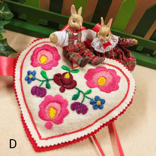 cuore pannolenci shop online offerte stock vetrina San Valentino idee regalo economiche originali particolari artigianali per lei e lui festa innamorati 14 febbraio love confezione packaging coniglietti fiocco