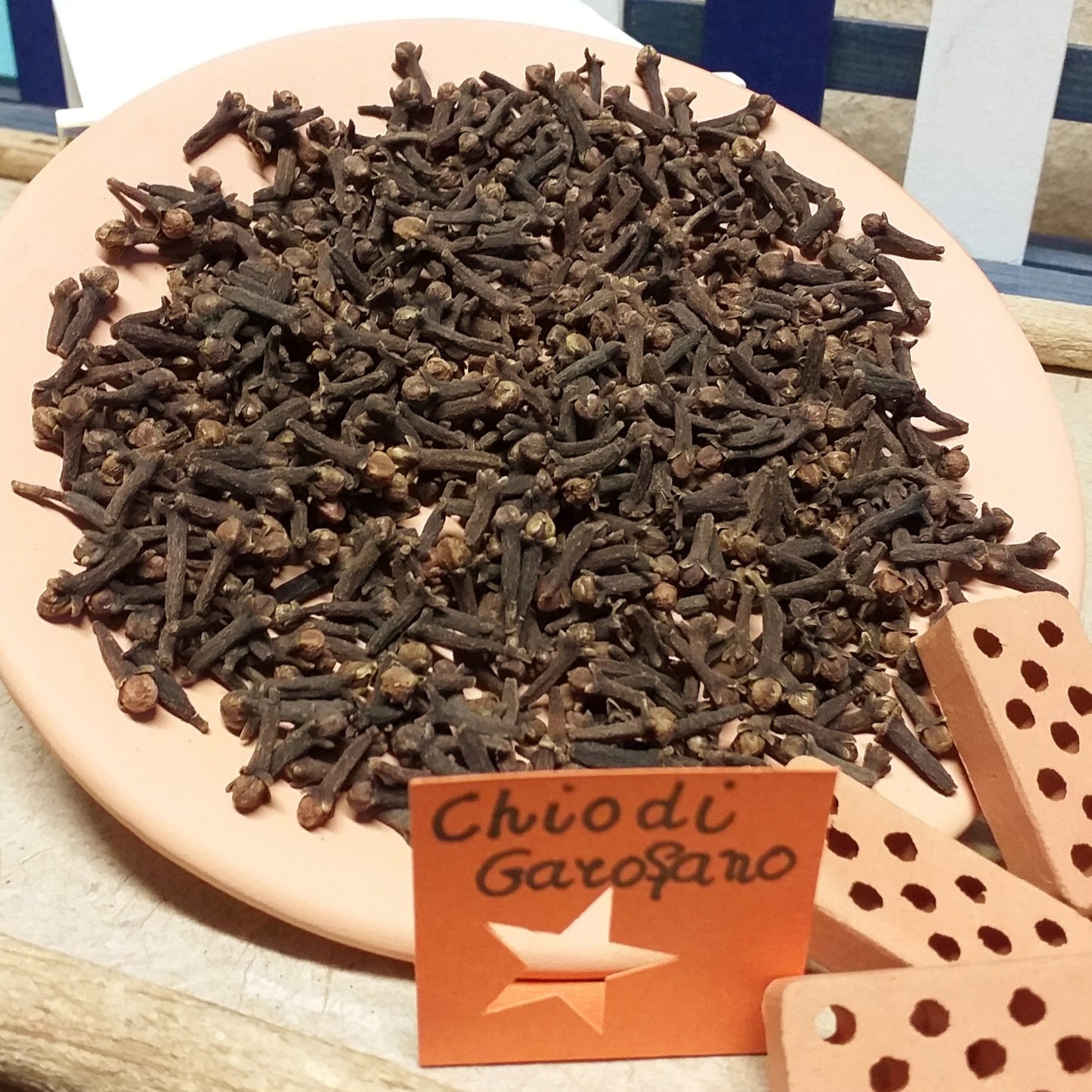 chiodi di garofano spezie biedermeier per decorazioni natalizie ghirlande fiori bomboniere segnaposto Natale rustico fai da te centrotavola floreali e fuoriporta