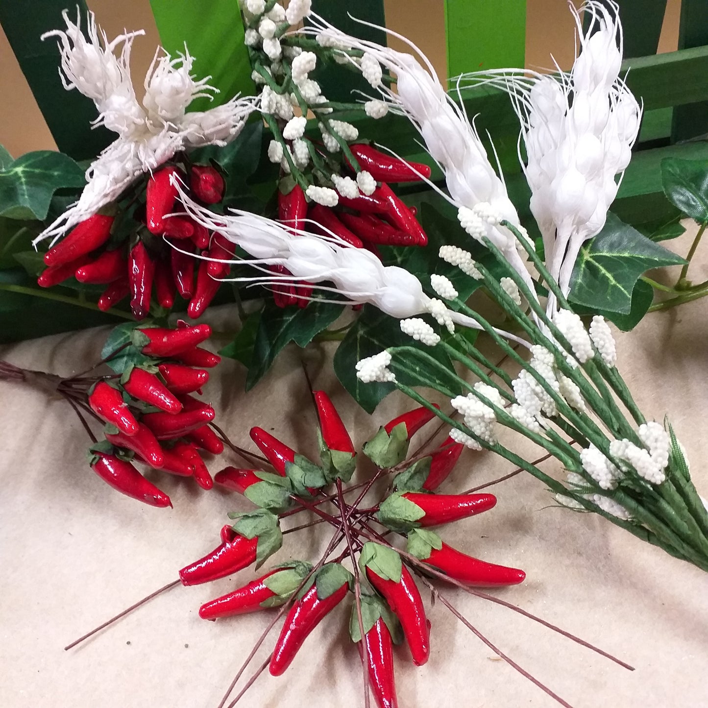 Decorazioni fiori fai da te bomboniere spighe grano carta naturali nebbiolina peperoncino uso per composizioni floreali pasquali confezionamento packaging regali chiudipacco enogastronomia