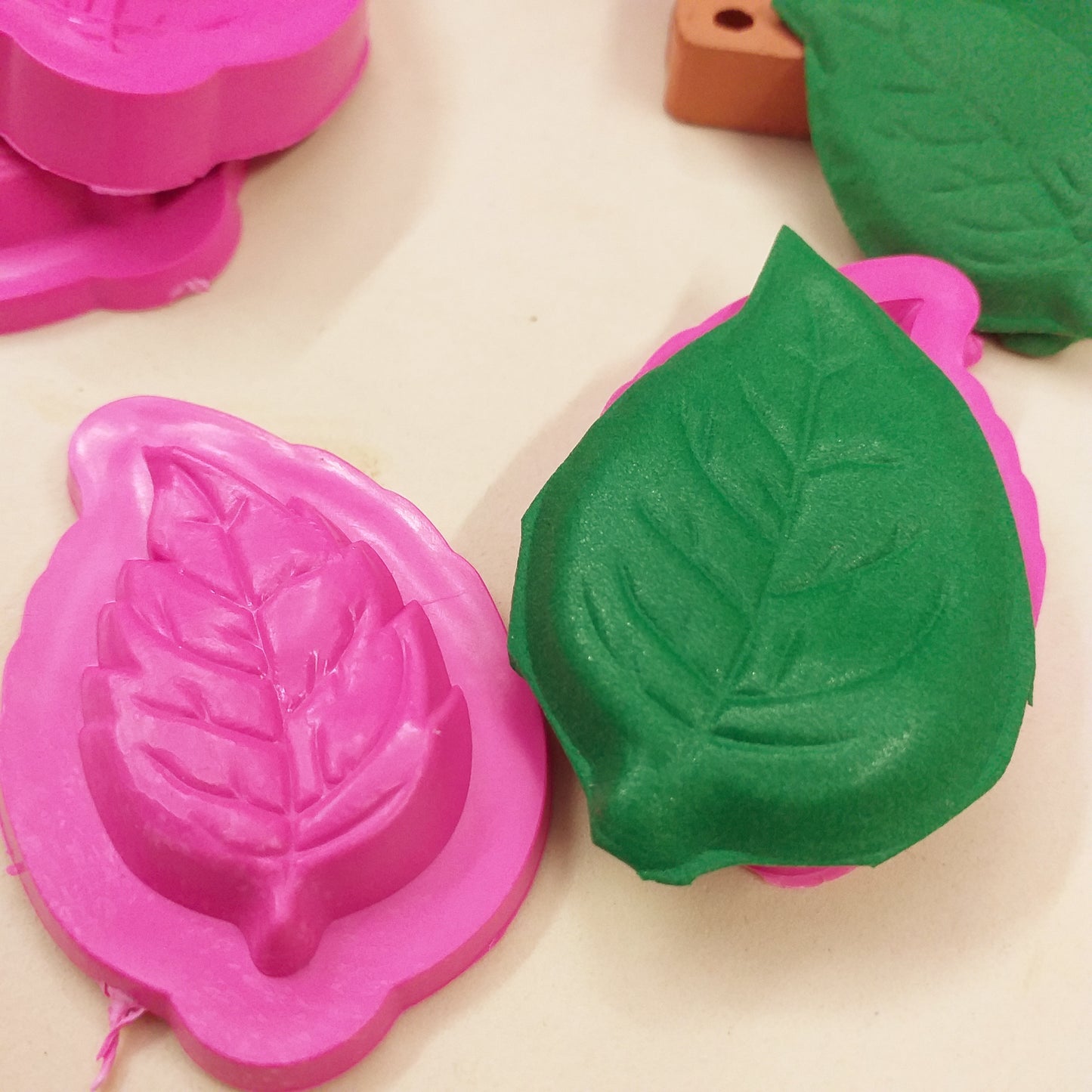 esempio shop online vendita stampi con doppie formine per creare foglie di fiori fommy carta eva gomma crepla idee fai da te con foam mousse verde