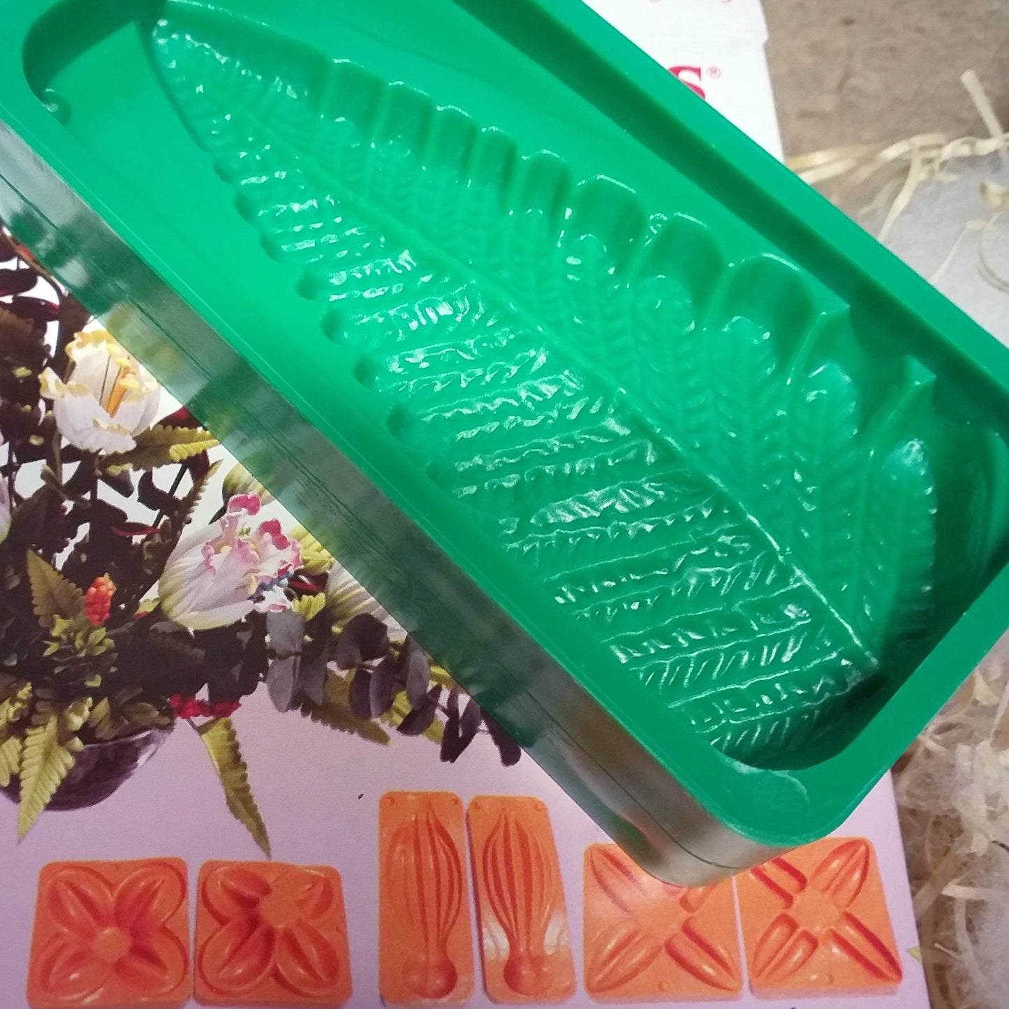 felce sagoma media per Narciso gigli mughetti lirio formine stampi Renkalik fiori foglie uso per fommy gomma crepla creativa tessuto termomodellabile velluto primette ecopelle pasta francese creare composizioni natalizie centrotavola