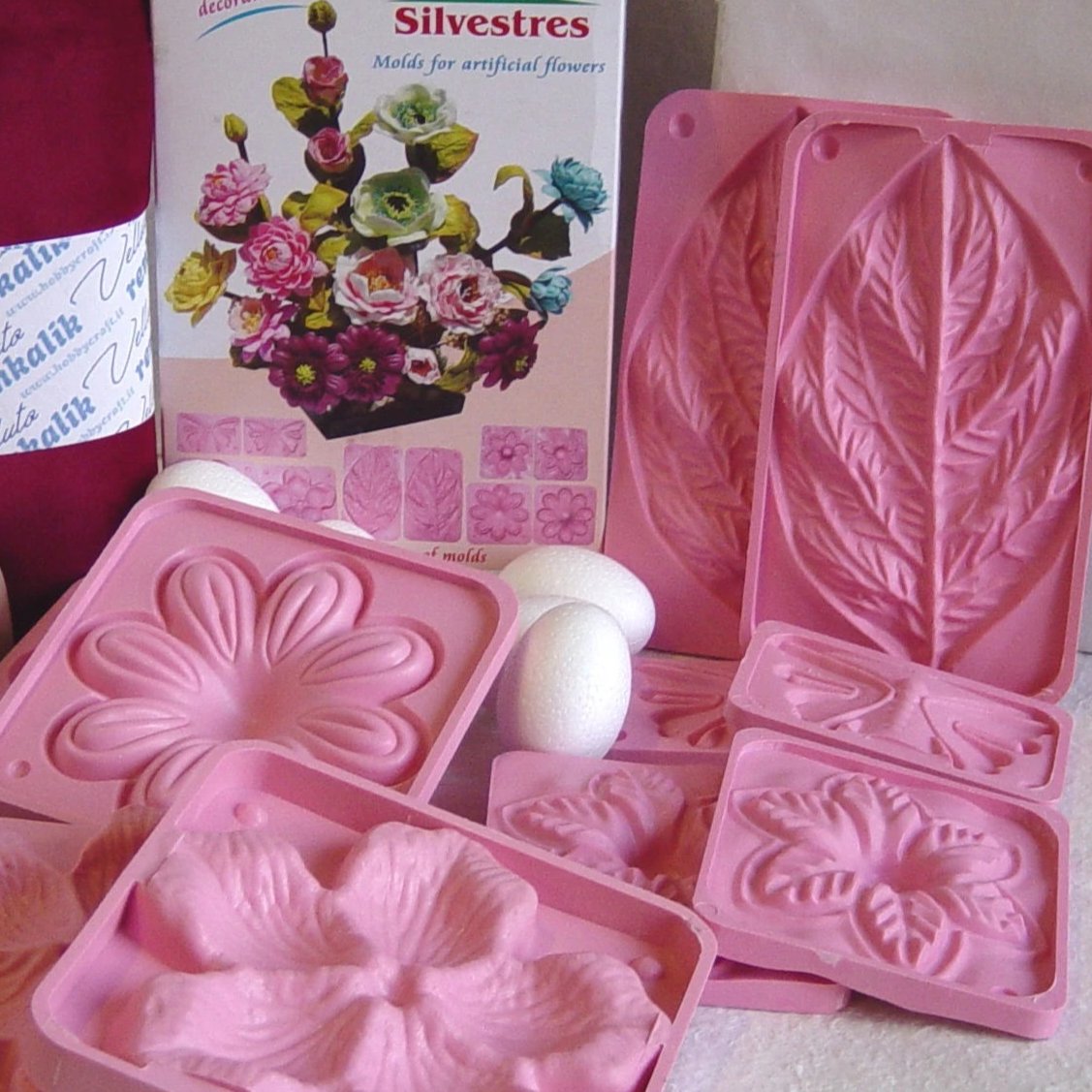 bordeaux e thikas stampi renkalik velluto e fommy silvestre per gerbere, magnolie, rose, foglie e farfalle