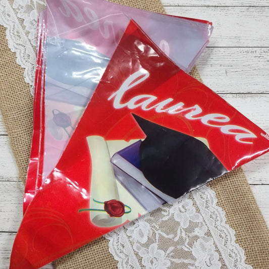 striscione di bandierine festone laurea pergamena simboli tesi cappello tocco nero per decorazione festa