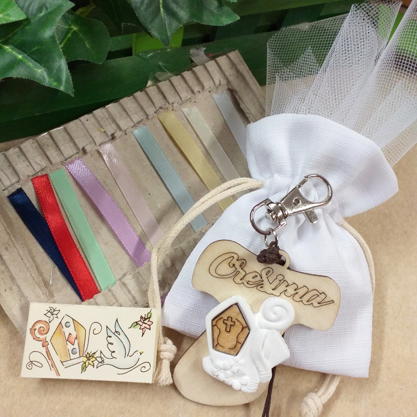 kit fai da te Croce Tau grande legno pirografia simboli Comunione Cresima applicazione gesso Mitria pastorale versione portachiavi cordino moschettone gancio confezionata sacchetto bianco nastro shabby chic tulle bigliettino tag personalizzato