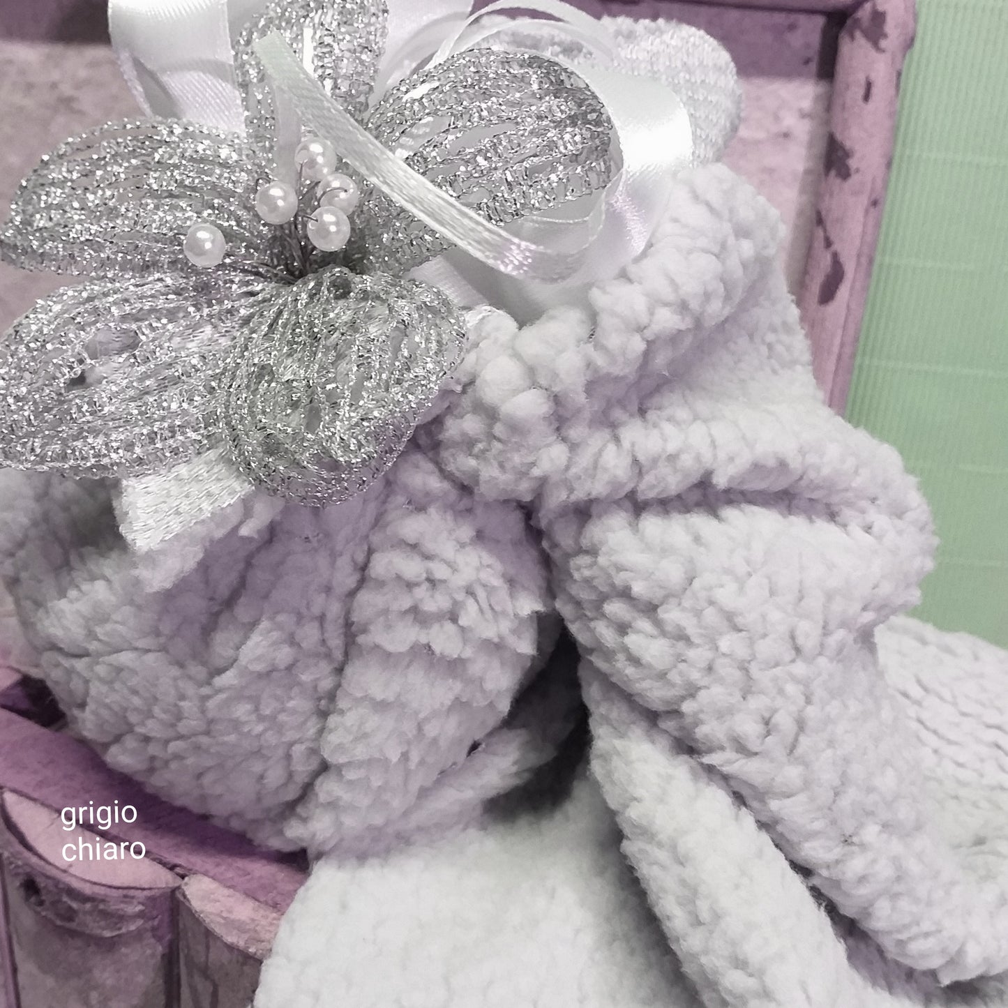 grigio chiaro agnellino tessuto pelliccia sintetica stoffa da hobby creativi pelo corto plush ricciolini idea fai da te sfere palline albero natale uso creare gnomi pupazzi folletti elfi fate angeli natalizi
