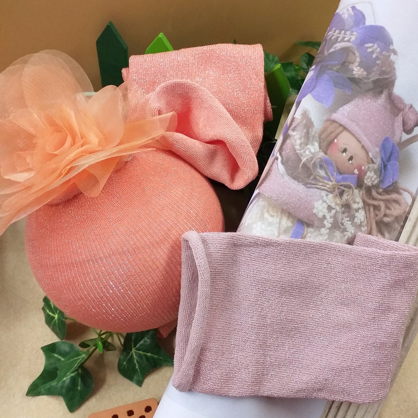 pesca corallo rosa antico tubolari di maglina glitter brillantini con filato lurex luminoso brillante uso rivestire uova palline di polistirolo pasqua natale con decorazioni fiori e acconciature bambole cucito creativo