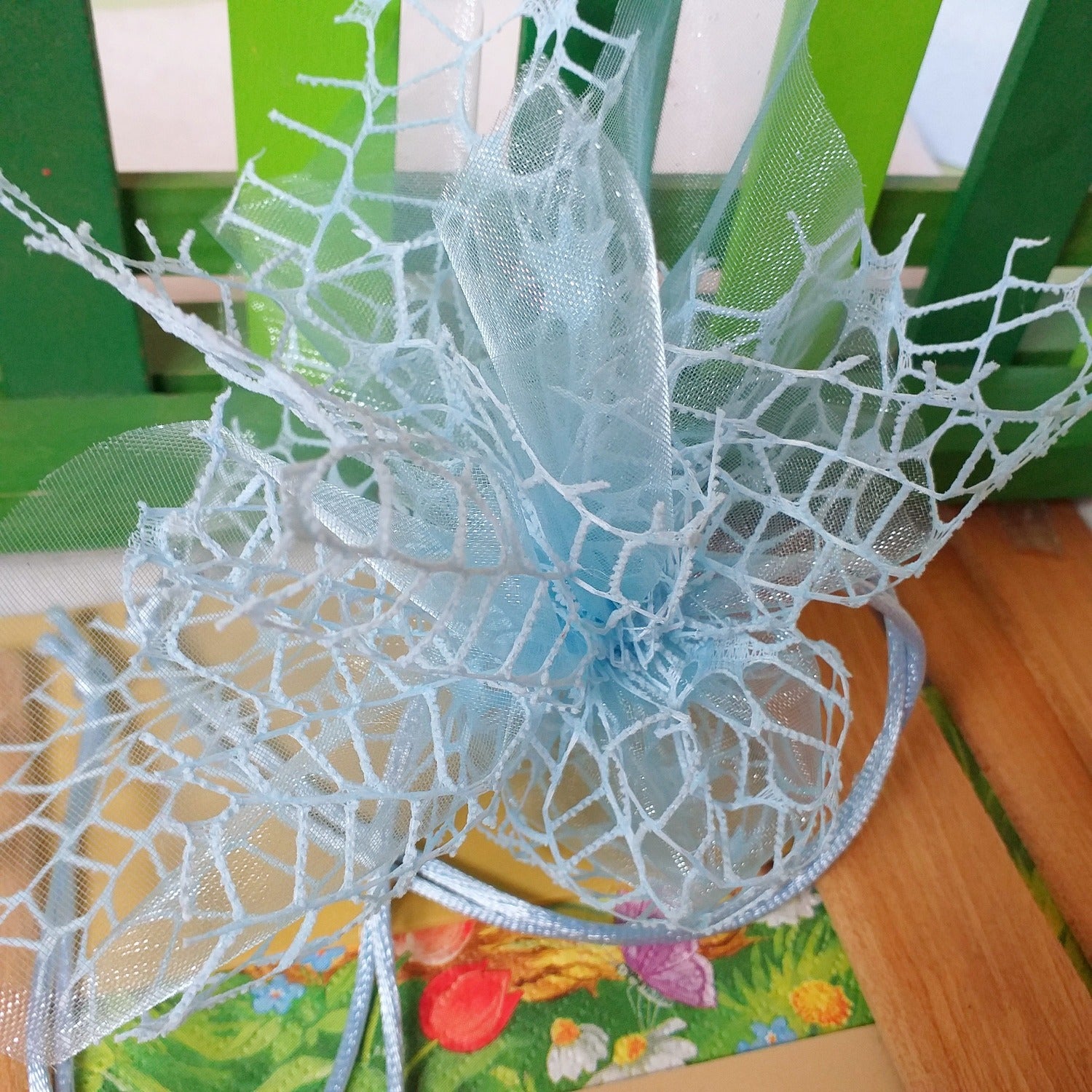 bimbo azzurro celeste nascita battesimo coccarda pompon farfalla tulle organza rete spider pizzo con nastrino tirante uso facile fai da te sacchetti portaconfetti confezionare bomboniere confetti segnaposto packaging fiori secchi profumati lavanda