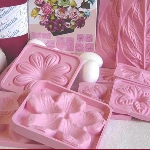 particolare thikas stampi renkalik velluto e fommy silvestre per gerbere, magnolie, rose, foglie e farfalle